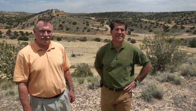 AV Water Co. owner Mark Iuppenlatz, right, talks with former General Manager Evert Oldham in April 2008 at a sandstone mesa location off Andrea Drive east of Farmington.